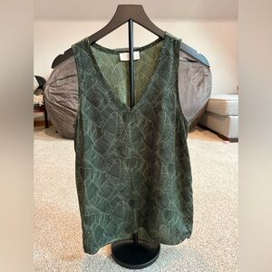 Evereve Green Leaf Pattern Sleeveless Top size small